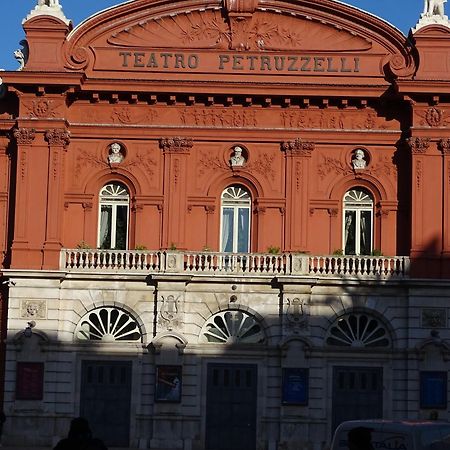 Al Teatro Rooms Bari Eksteriør billede