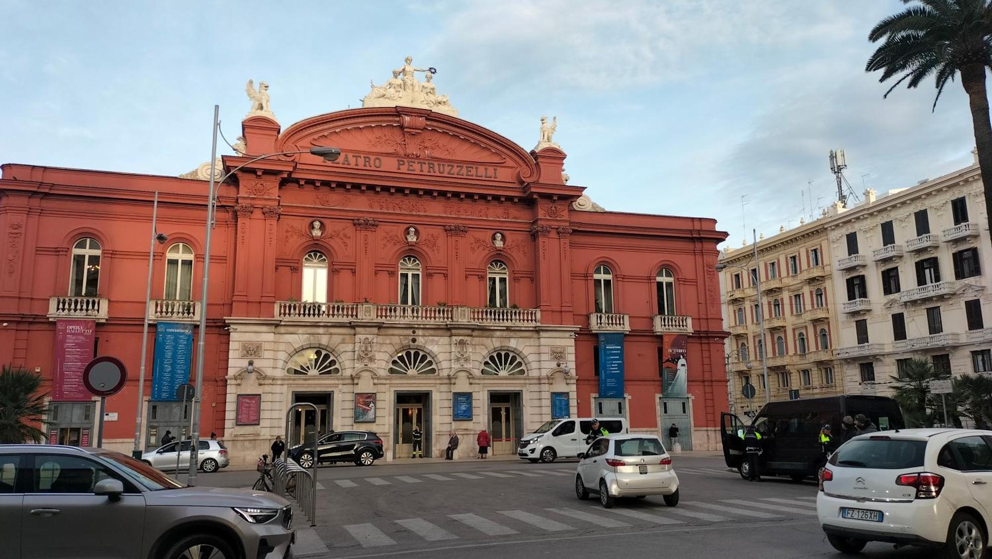 Al Teatro Rooms Bari Eksteriør billede